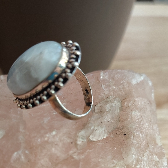Elegant Sterling Silver Oval Moon Stone Ring - Picture 3 of 5